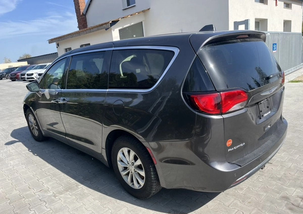 Chrysler Pacifica cena 49900 przebieg: 139000, rok produkcji 2019 z Piwniczna-Zdrój małe 497